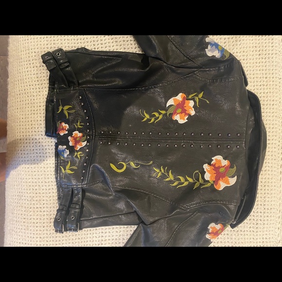 Leather jacket with floral embroidery size small - Picture 2 of 2
